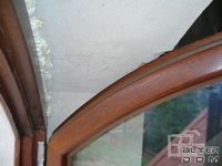 kolizja skrzydła z murem